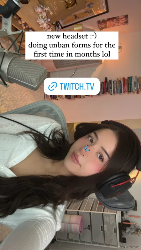 Pokimane photo 7 of 3752