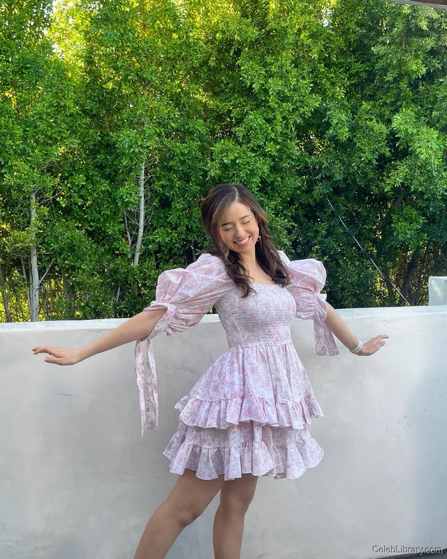 Pokimane photo 23 of 3752