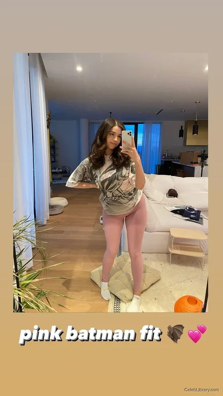 Pokimane photo 3 of 3752