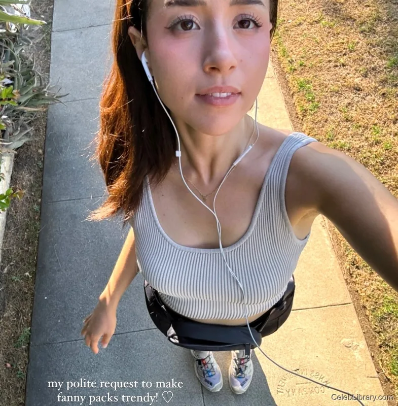Pokimane photo 5 of 3752