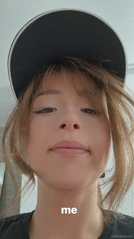 Pokimane photo 10 of 3752