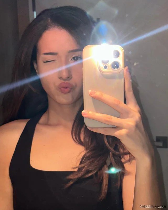 Pokimane photo 22 of 3752