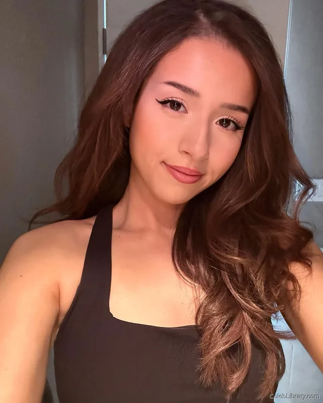 Pokimane photo 1 of 3752
