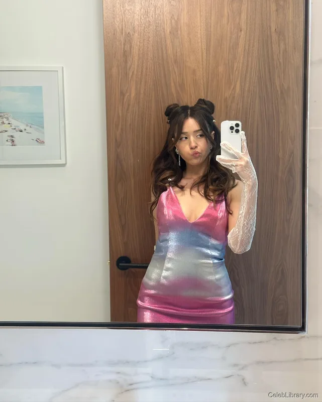Pokimane photo 5 of 3752
