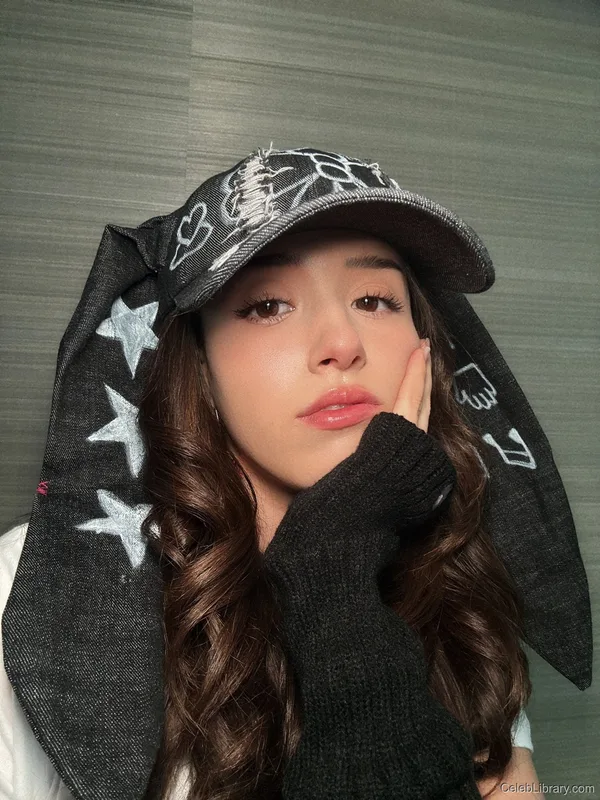 Pokimane photo 15 of 3752