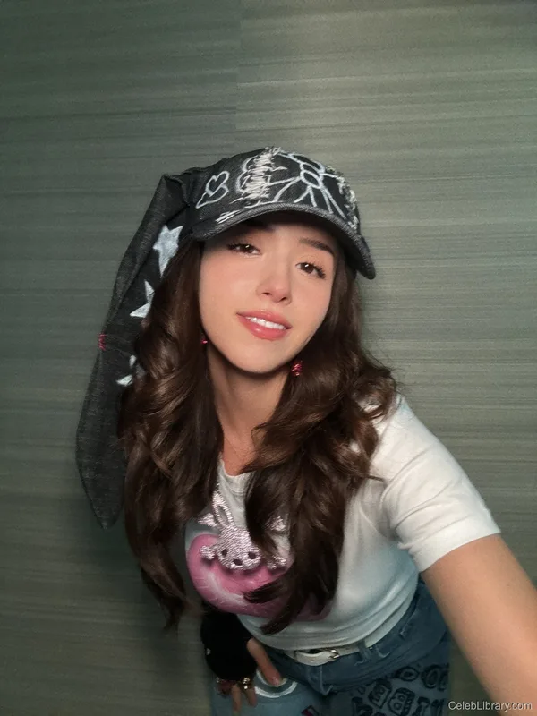 Pokimane photo 16 of 3752