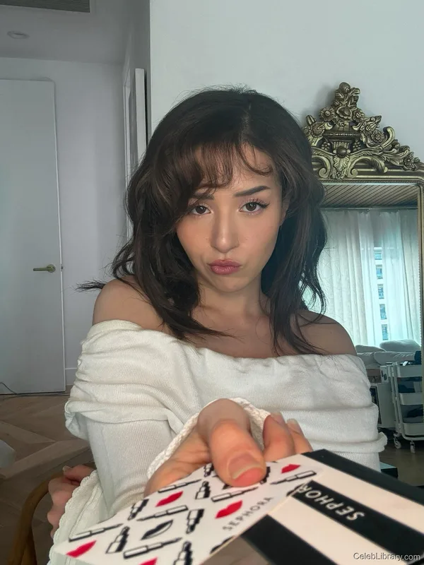 Pokimane photo 18 of 3752