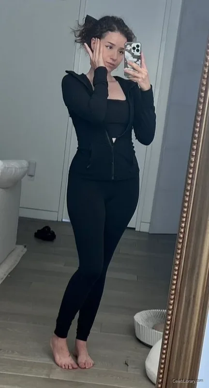 Pokimane photo 12 of 3752