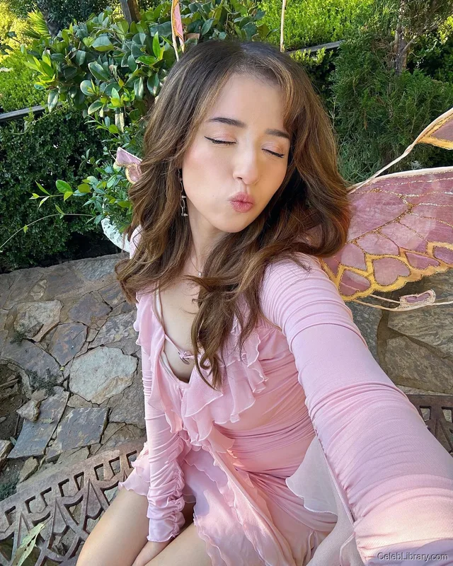 Pokimane photo 14 of 3752