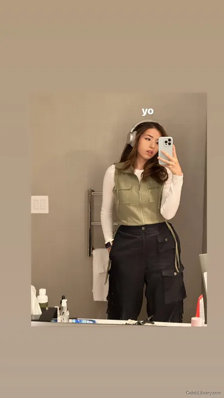 Pokimane photo 23 of 3752