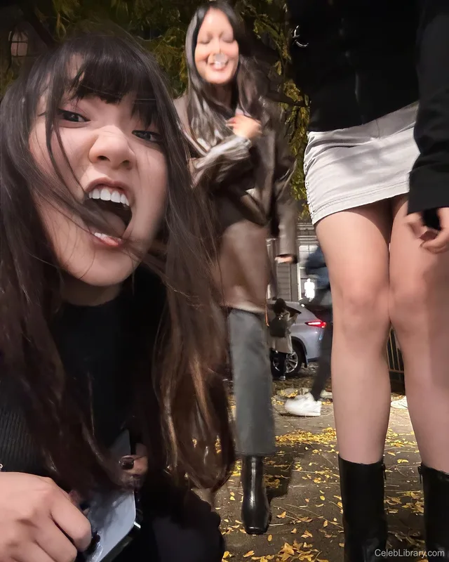 Pokimane photo 1 of 3752