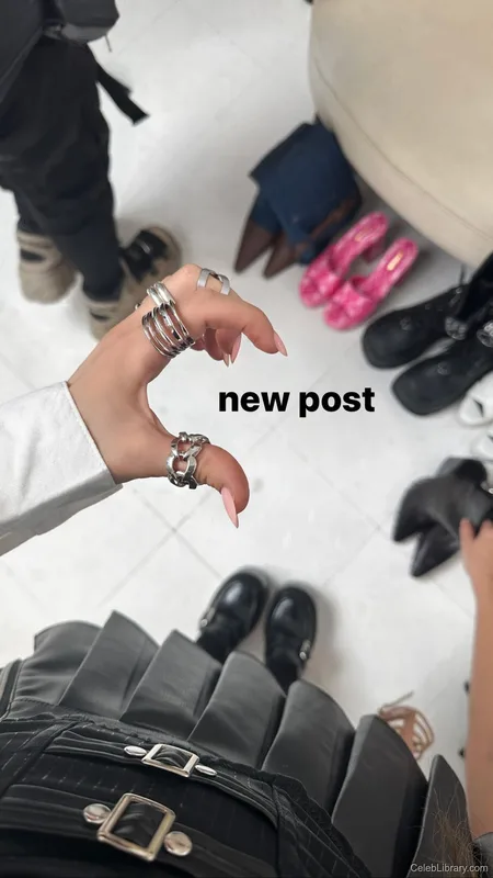 Pokimane photo 5 of 3752