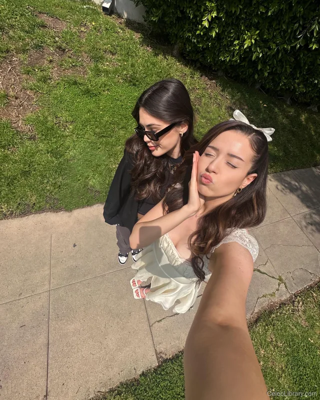 Pokimane photo 15 of 3752