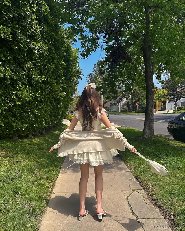 Pokimane photo 16 of 3752