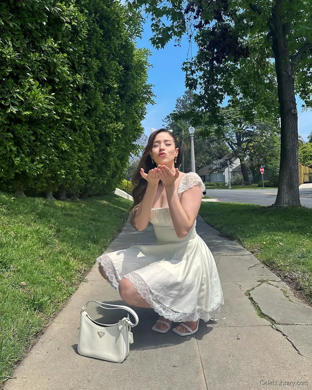 Pokimane photo 18 of 3752