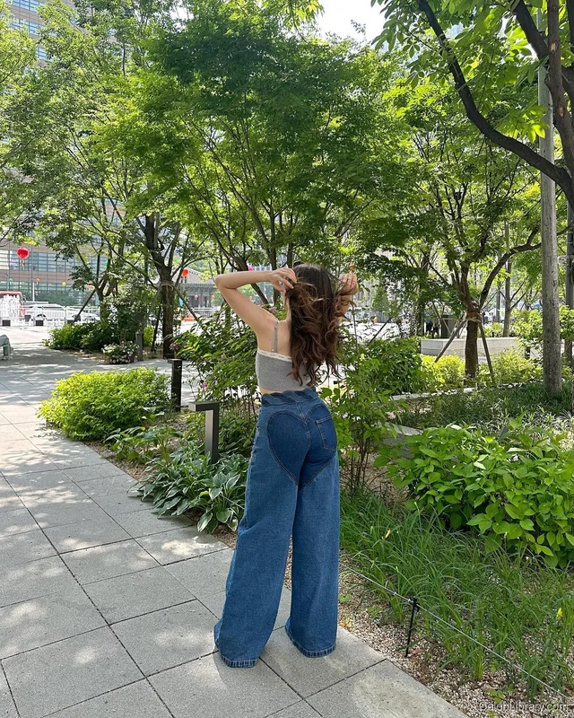 Pokimane photo 20 of 3752