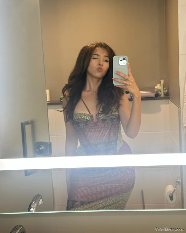 Pokimane photo 6 of 3752