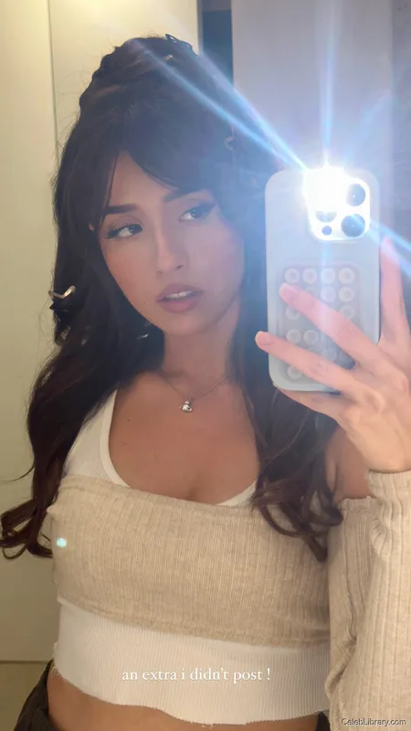 Pokimane photo 13 of 3752