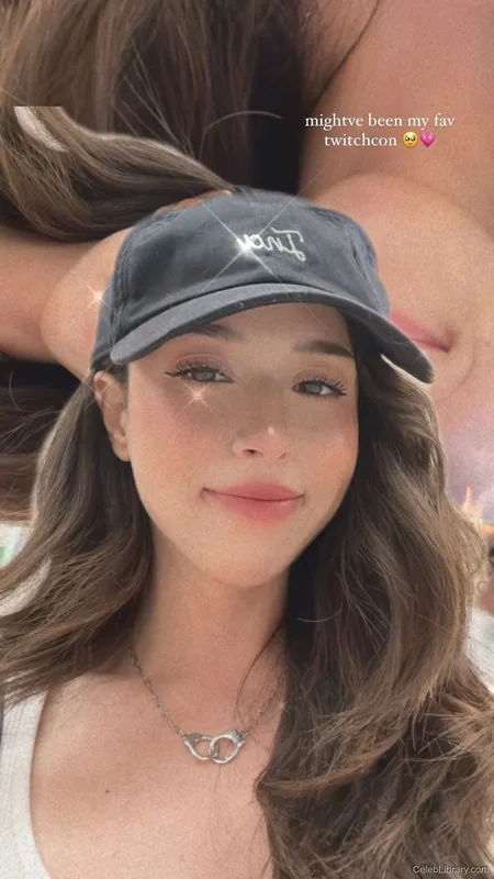 Pokimane photo 19 of 3752