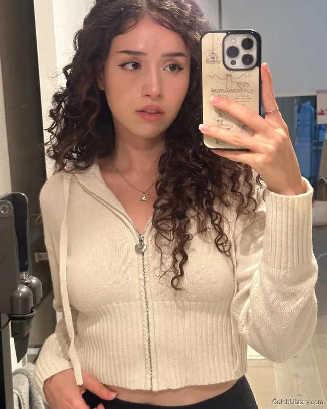 Pokimane photo 1 of 3752