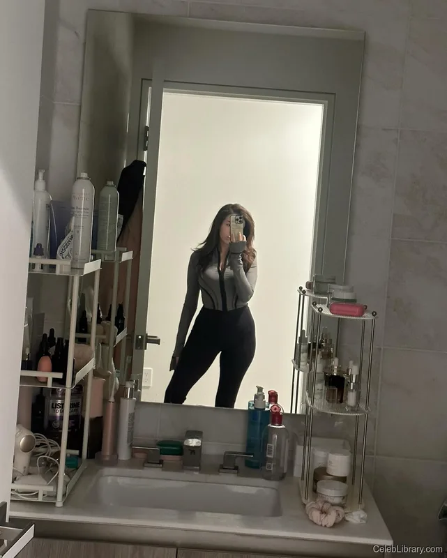 Pokimane photo 10 of 3752