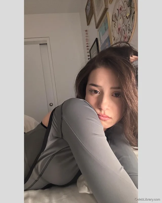 Pokimane photo 11 of 3752