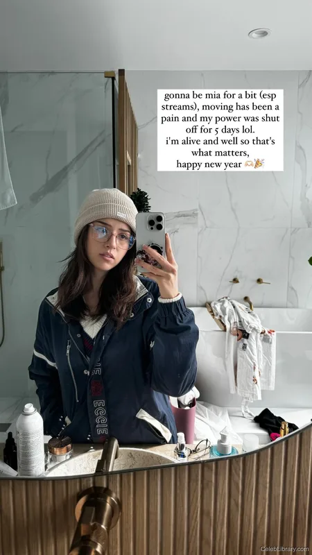 Pokimane photo 18 of 3752