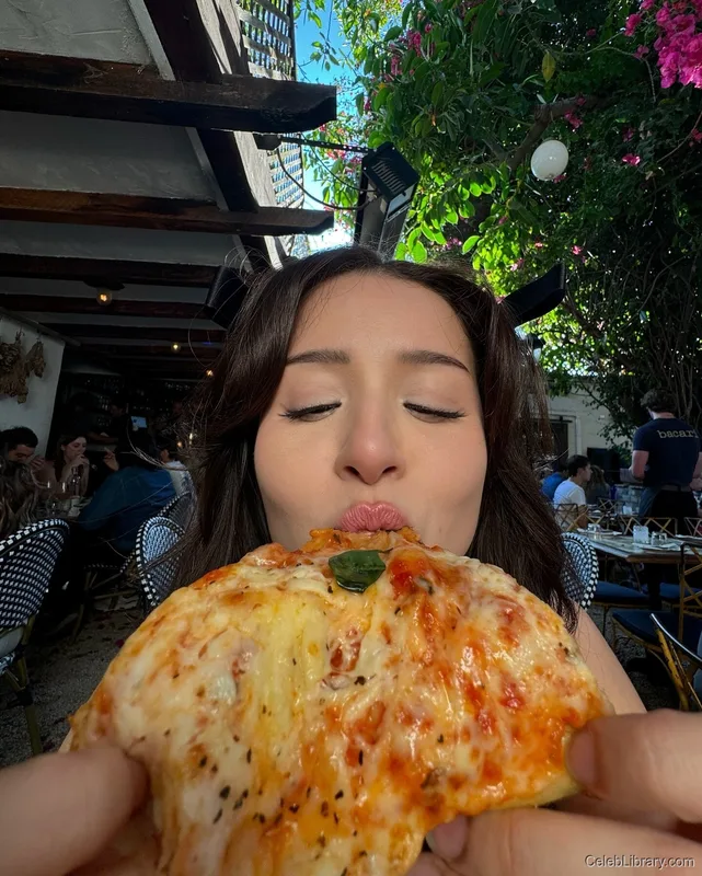 Pokimane photo 17 of 3752