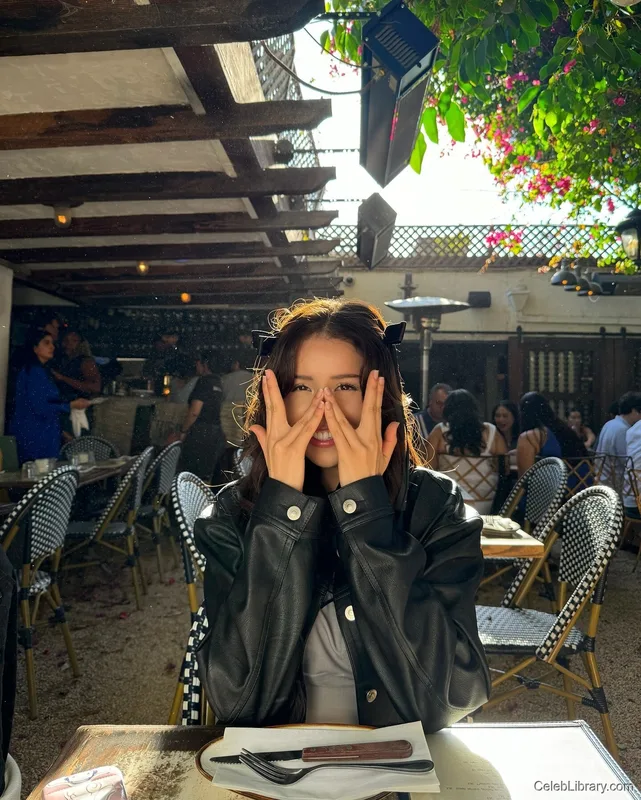Pokimane photo 18 of 3752