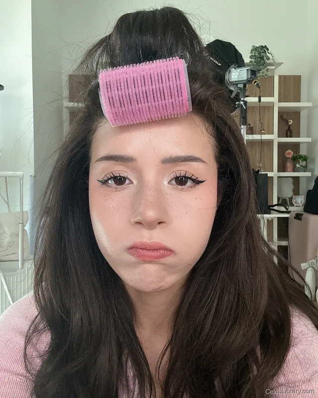 Pokimane photo 1 of 3752