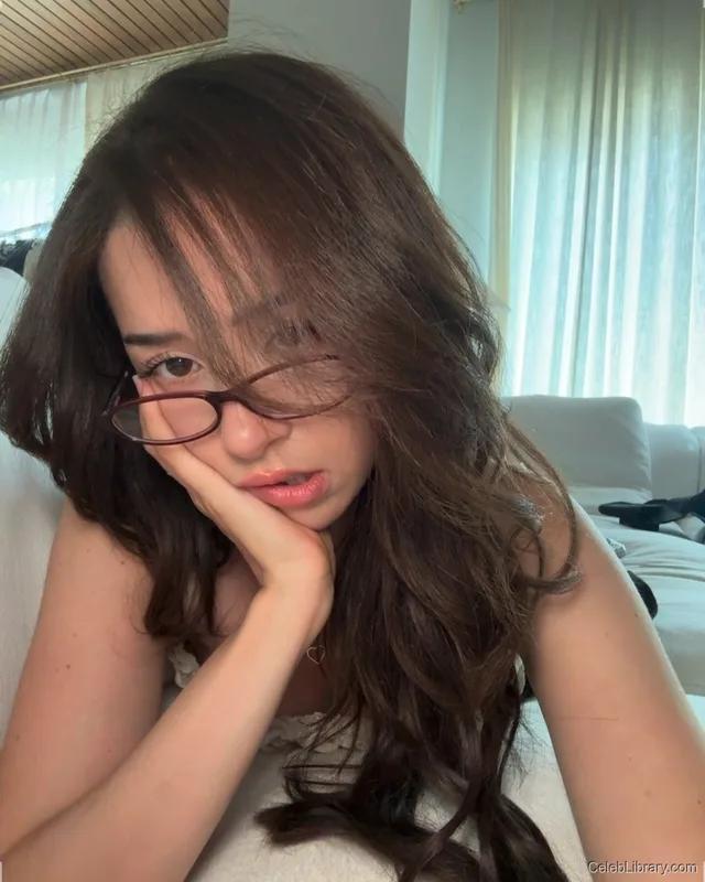 Pokimane photo 13 of 3752