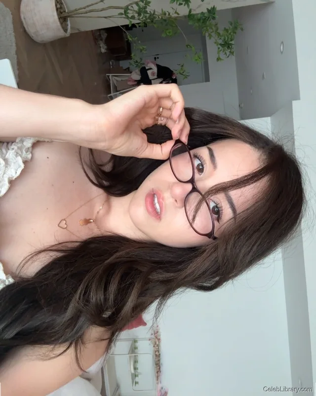 Pokimane photo 16 of 3752