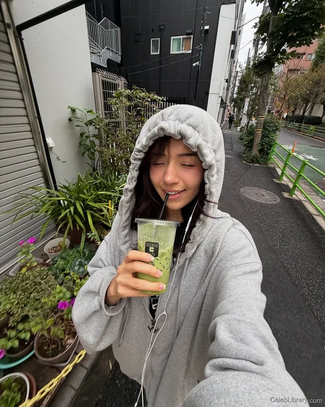Pokimane photo 2 of 3752