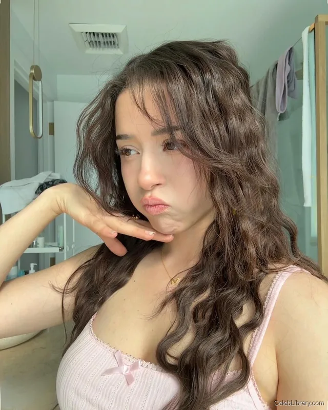 Pokimane photo 15 of 3752