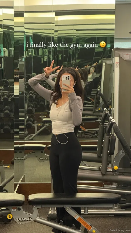 Pokimane photo 20 of 3752