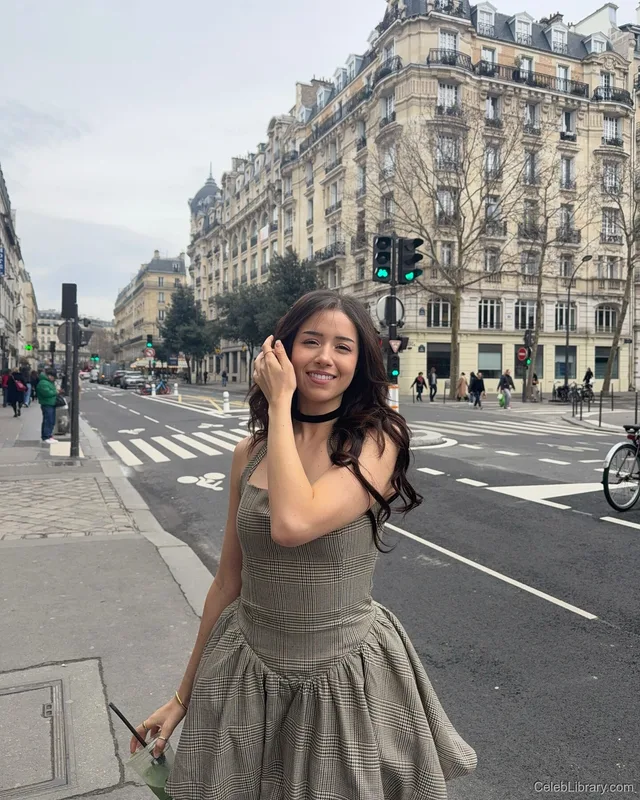 Pokimane photo 2 of 3752