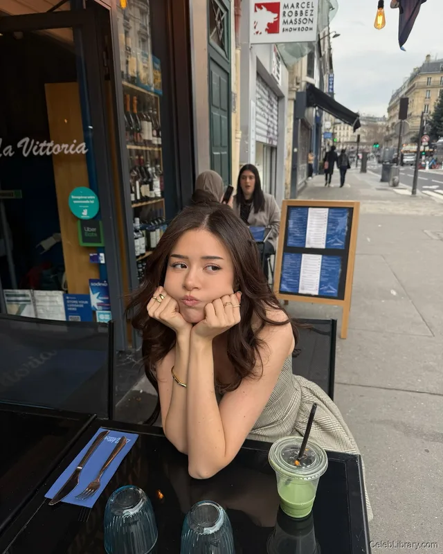 Pokimane photo 5 of 3752