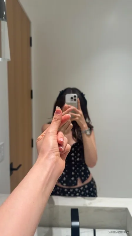 Pokimane photo 15 of 3752
