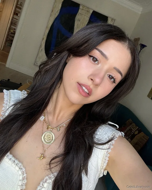 Pokimane photo 15 of 3752