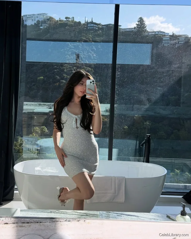 Pokimane photo 12 of 3752