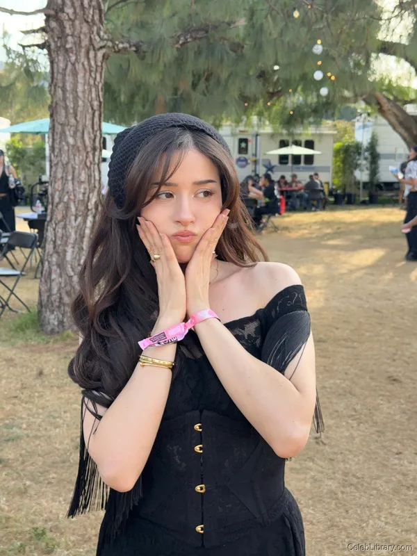 Pokimane photo 21 of 3752