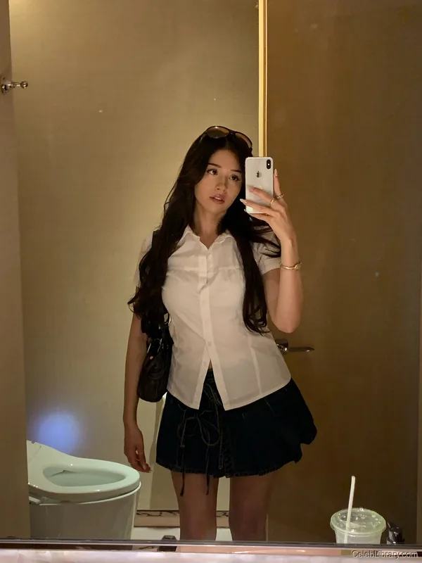 Pokimane photo 2 of 3752
