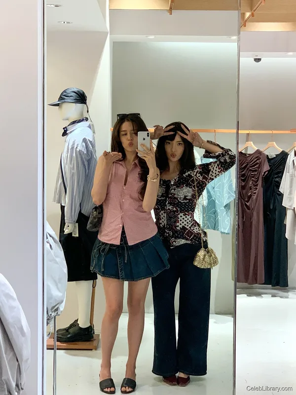 Pokimane photo 4 of 3752