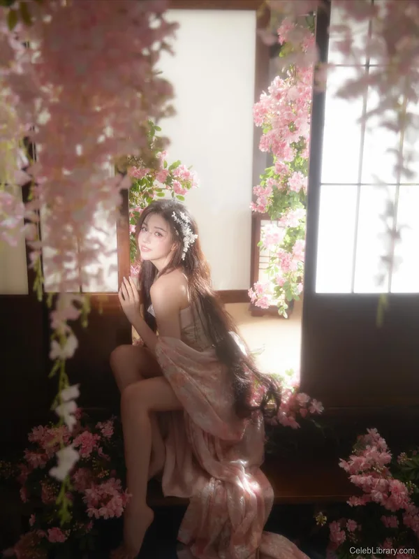 Pokimane photo 8 of 3752