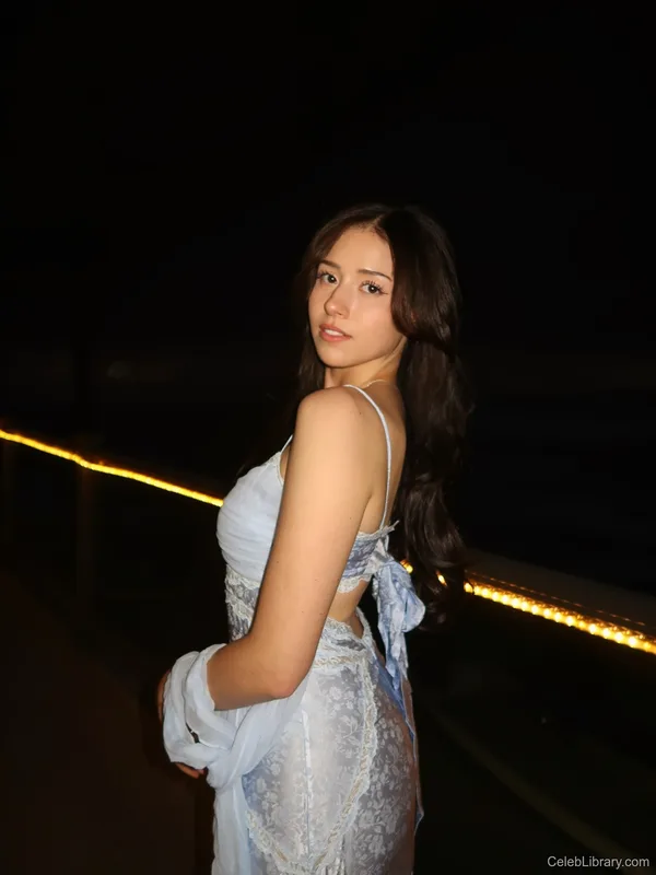 Pokimane photo 14 of 3752