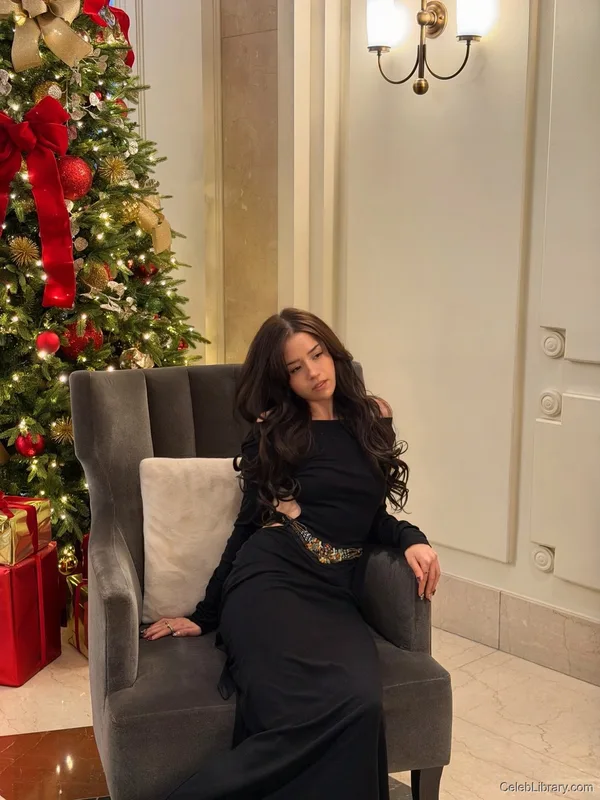 Pokimane photo 17 of 3752