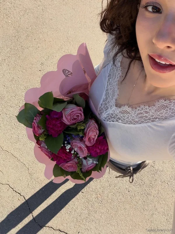 Pokimane photo 21 of 3752