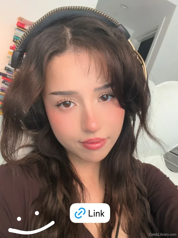 Pokimane photo 10 of 3752