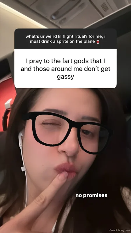 Pokimane photo 20 of 3752