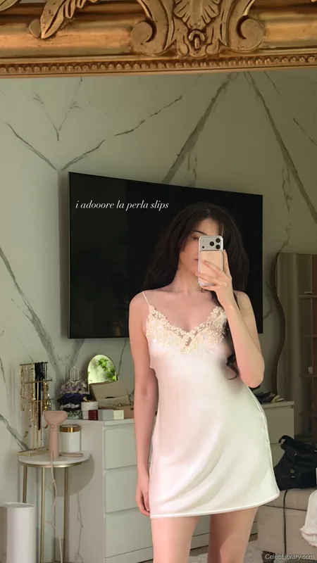 Pokimane photo 7 of 3752
